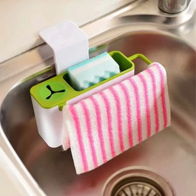 Чим краще витирати обідній стіл: ганчіркою, губкою, серветкою?