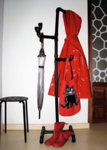 Вішалка з труб пвх своїми руками: матеріали та інструменти, процес виготовлення вішалки з поліпропіленових труб.