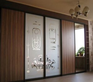 Як відклеїти дзеркало від дверей шафи: як зняти дзеркало з дверцят шафи покроково