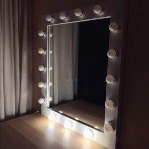 Дзеркало в подарунок: чому його не можна дарувати