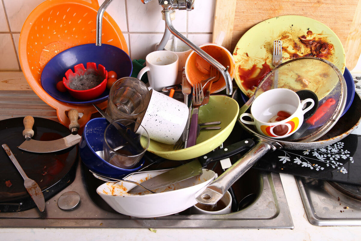 Чому не можна залишати брудний посуд лежати всю ніч