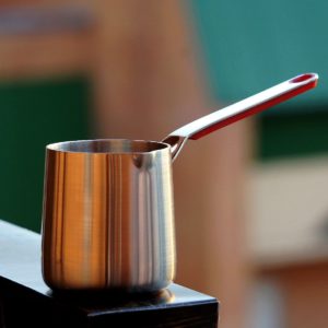 Як вибрати турку для індукційної плити і як змусити плиту бачити звичайний кавник