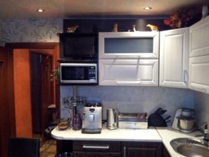 Чи можна ставити телевізор на мікрохвильовку: поради по установці і на що звернути увагу