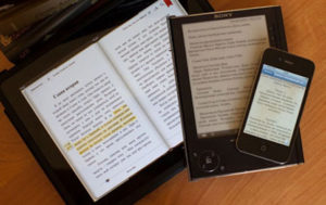 Потрібна підсвічування в електронній книзі: який тип підсвічування краще, електронну книгу з підсвічуванням якого виробника краще вибрати.