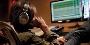 Писк в навушниках на комп'ютері: причини писку і іншого шуму в навушниках на ПК, що робити, якщо в навушниках на комп'ютері писк і інший шум.