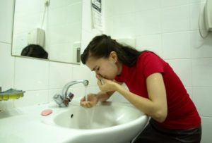 Чому пахне вода з водонагрівача: як усунути запах, заходи профілактики.