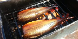 Що можна коптити в коптильні гарячого копчення: особливості гарячого копчення, популярні рецепти гарячого копчення