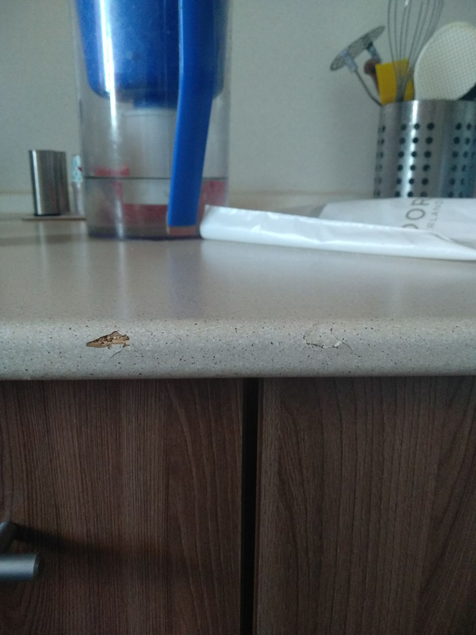 Як закрити відколи на стільниці своїми руками